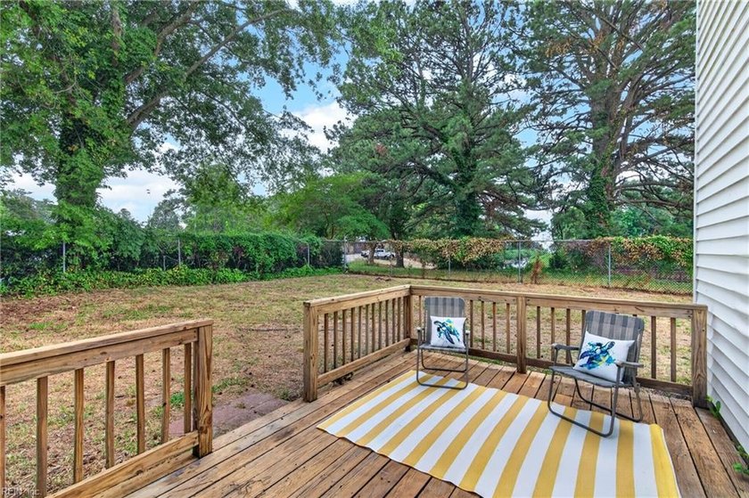 This home is in great condition featuring 3 bedrooms and 2.5 - photo 29