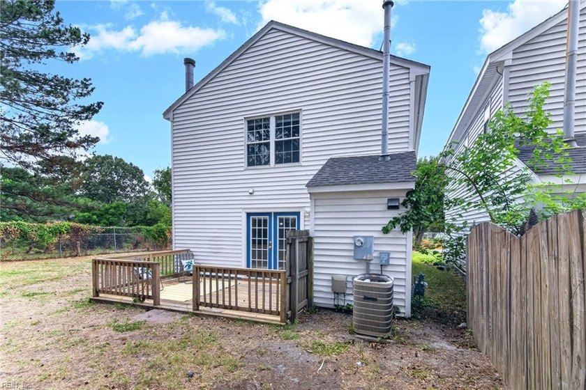 This home is in great condition featuring 3 bedrooms and 2.5 - photo 30