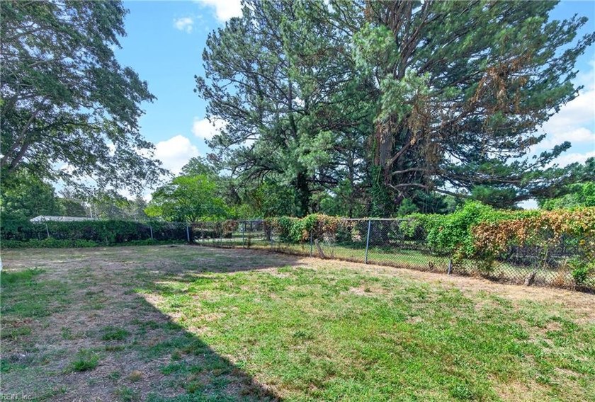 This home is in great condition featuring 3 bedrooms and 2.5 - photo 33