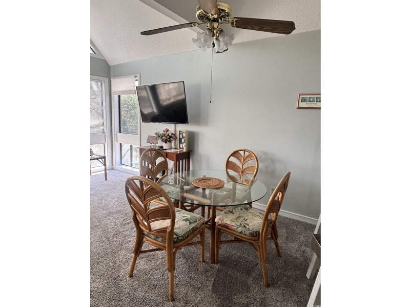 Beautiful top-floor, corner 2 bedroom, 2 full bathroom fully - photo 5