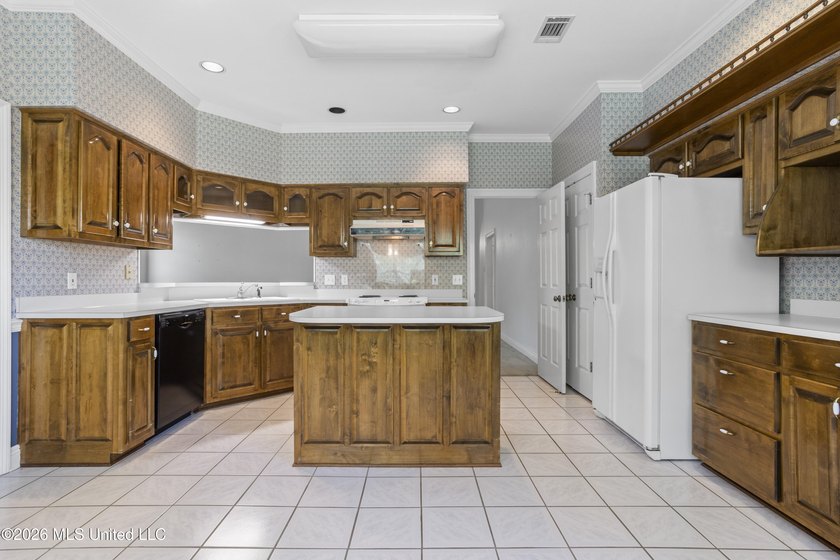 Welcome to Edgewater Estates, one of Biloxi's most sought-after - photo 13