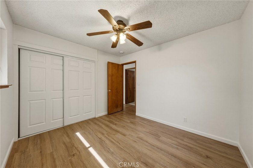 Hello NEW Roof ! Cute house, large lot, lots of parking, garage - photo 21
