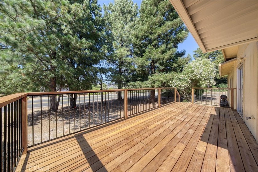 Hello NEW Roof ! Cute house, large lot, lots of parking, garage - photo 27