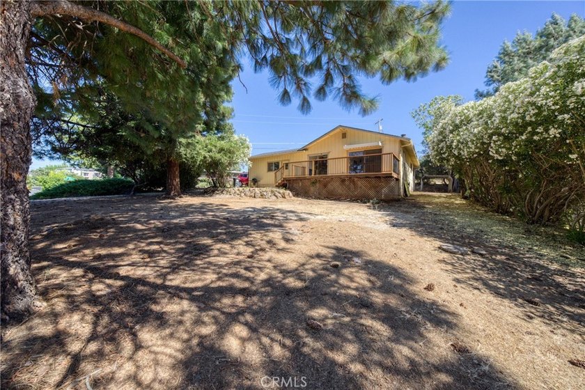 Hello NEW Roof ! Cute house, large lot, lots of parking, garage - photo 29