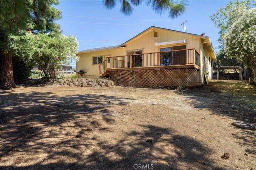 Hello NEW Roof ! Cute house, large lot, lots of parking, garage - photo 33