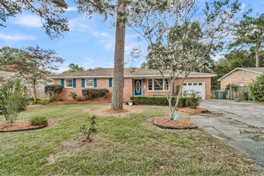 Updated brick ranch in Hanahan! Located in the highly desirable - photo 3