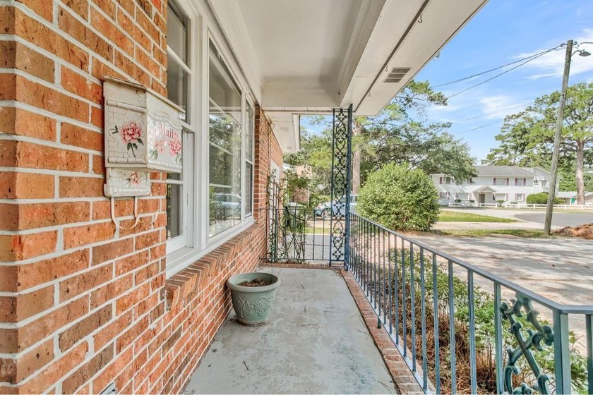 Updated brick ranch in Hanahan! Located in the highly desirable - photo 7