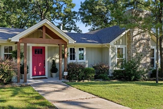 Welcome to your dream lake home nestled in the highly desired - photo 4