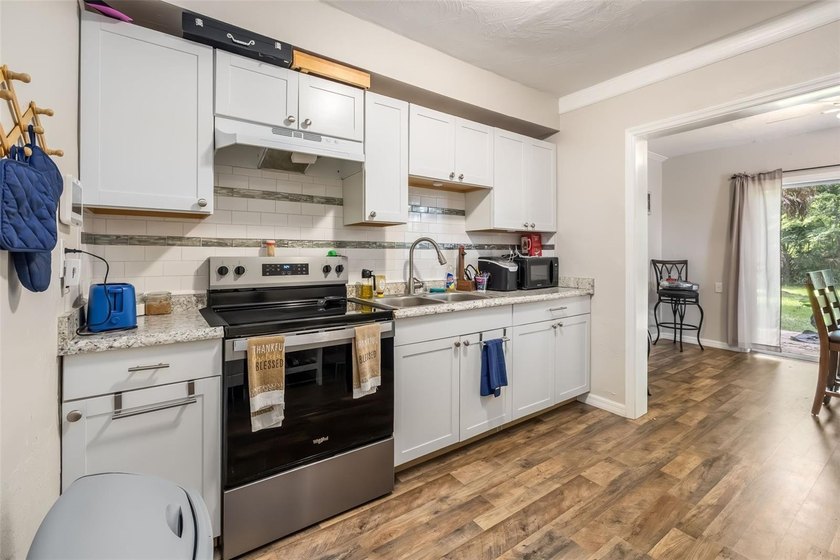 Welcome to 906 Magnolia Avenue! This beautifully updated - photo 9