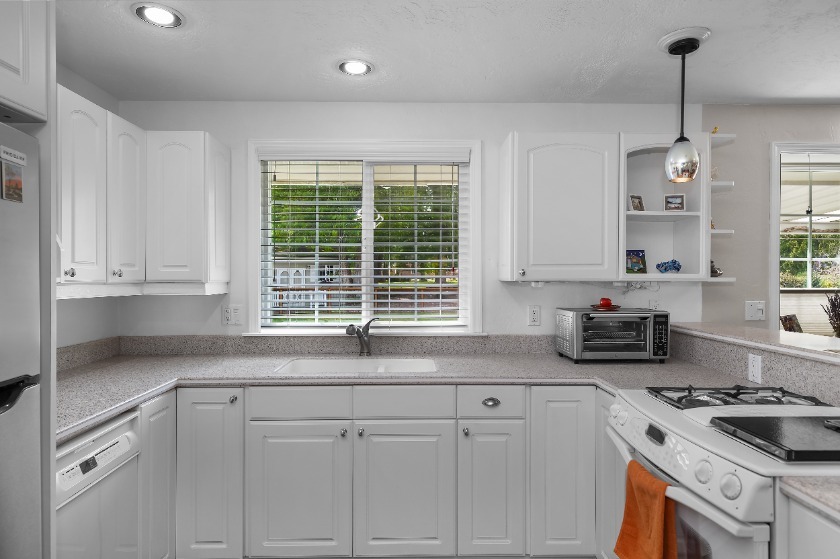 Updated Golf Course Home - photo 18