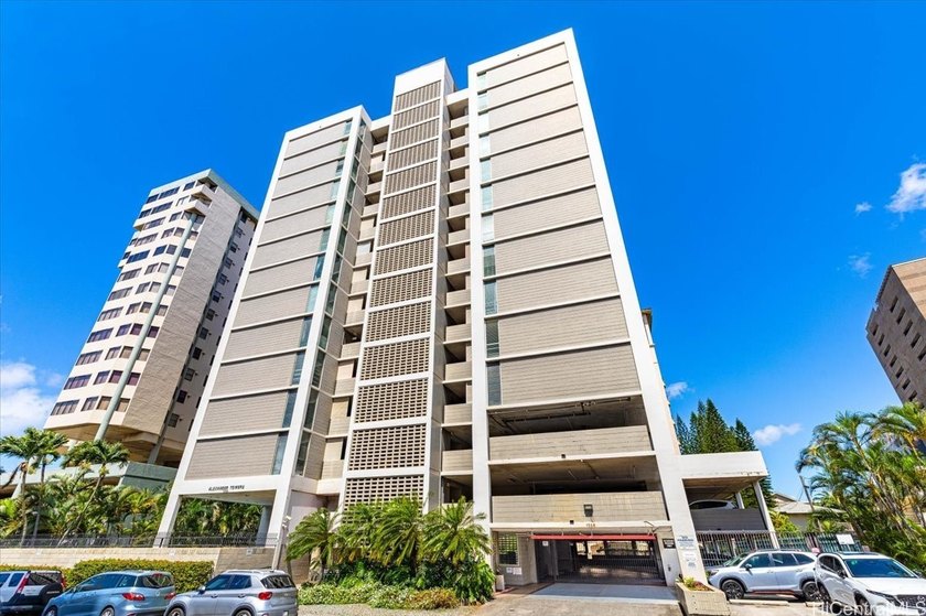 Beautifully renovated move in ready unit. This residence offers - photo 22