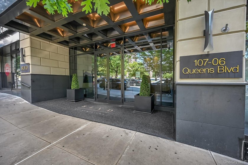 Welcome to unit 8D, your new home at the BLVD Condominiums! - photo 2