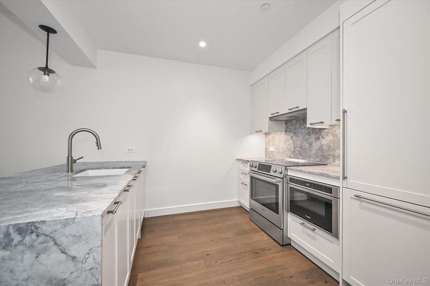 Welcome to unit 8D, your new home at the BLVD Condominiums! - photo 8