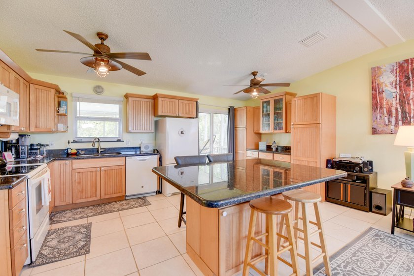 Located in the peaceful National Key Deer Refuge, this charming - photo 8