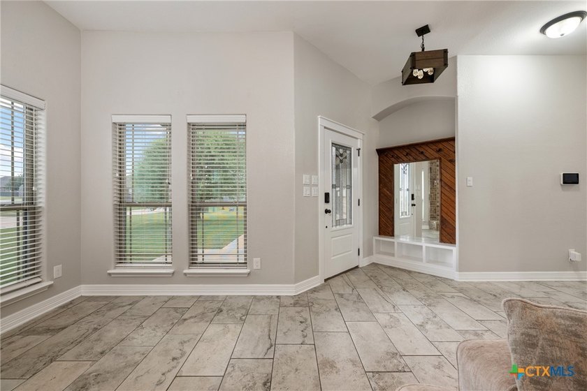 Perfectly positioned on a spacious lot in the heart of Salado - photo 5
