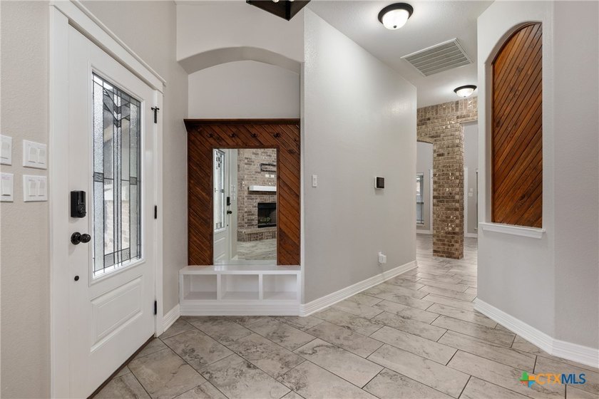 Perfectly positioned on a spacious lot in the heart of Salado - photo 6