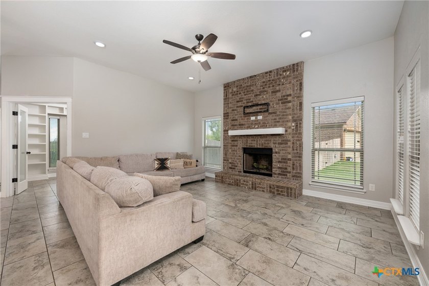 Perfectly positioned on a spacious lot in the heart of Salado - photo 7