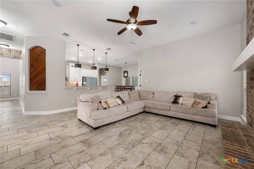 Perfectly positioned on a spacious lot in the heart of Salado - photo 9