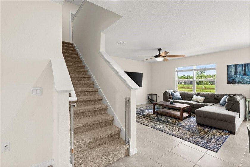 This 5-bedroom, 3-bath home sits on a spacious lakefront lot in - photo 3