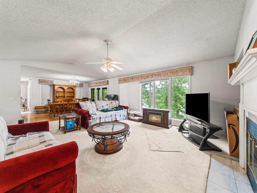 3 BED 3 BATH LAKE FRONT HOME WITH A SWIM DOCK! FISH OR SWIM - photo 10
