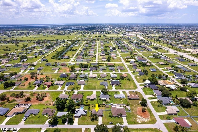 BIENVENIDA to your HOME in NE Cape Coral - NO FLOOD INSURANCE - photo 3