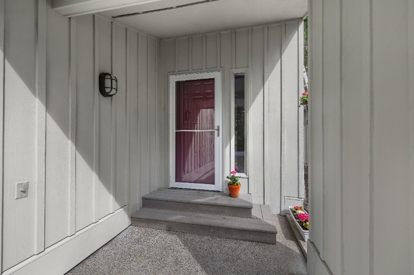 Golf Course Home with 3 car Garage Corner Lot - photo 2