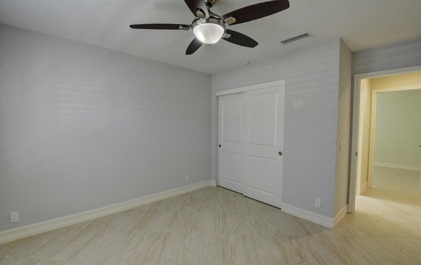 Welcome to this charming three-bedroom two-bath split floor plan - photo 13