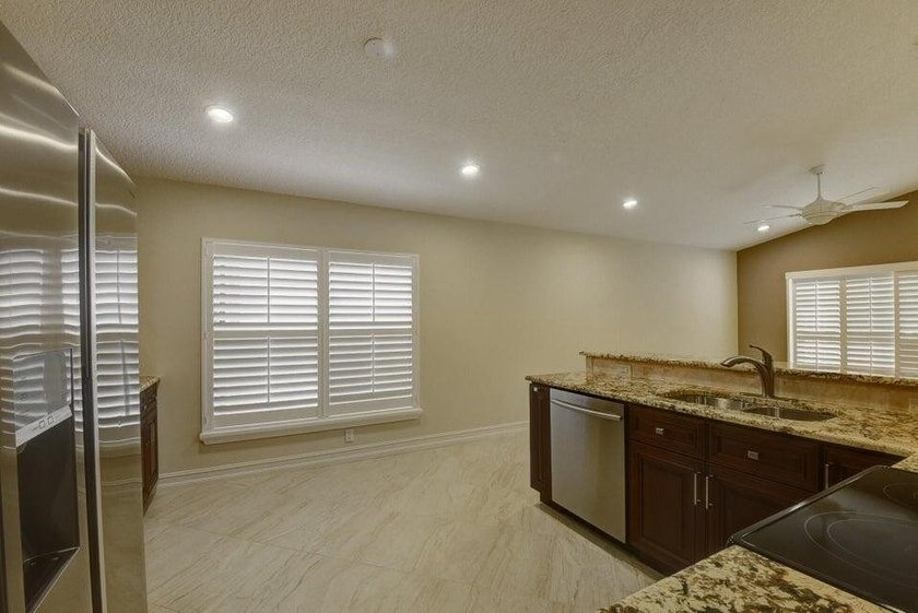 Welcome to this charming three-bedroom two-bath split floor plan - photo 22