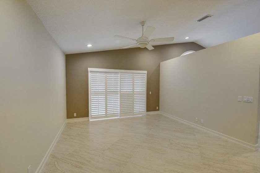 Welcome to this charming three-bedroom two-bath split floor plan - photo 24