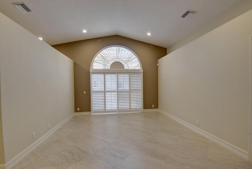 Welcome to this charming three-bedroom two-bath split floor plan - photo 27