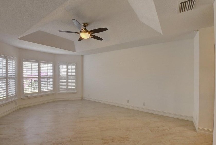 Welcome to this charming three-bedroom two-bath split floor plan - photo 29