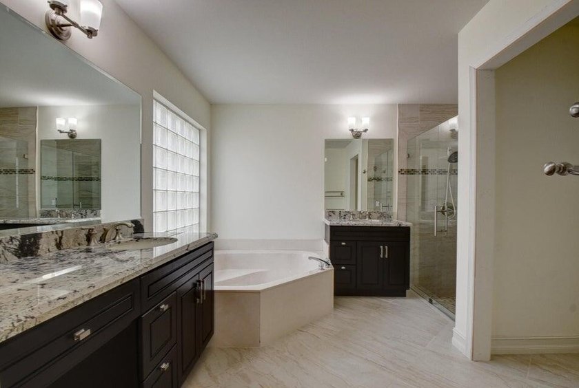 Welcome to this charming three-bedroom two-bath split floor plan - photo 35