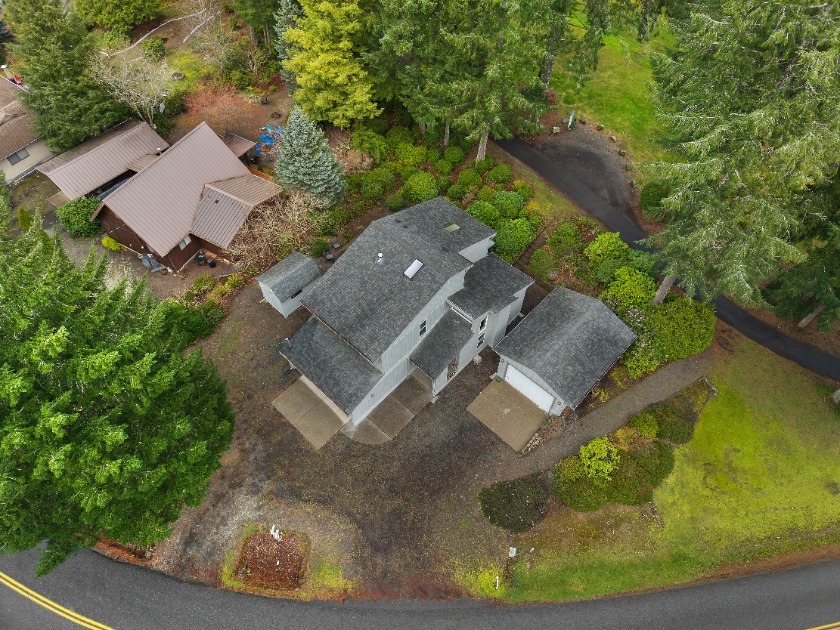 Golf Course Home with 3 car Garage Corner Lot - photo 34