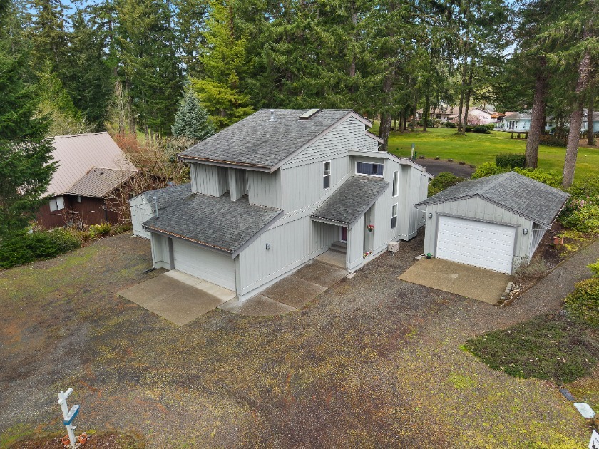 Golf Course Home with 3 car Garage Corner Lot - photo 36