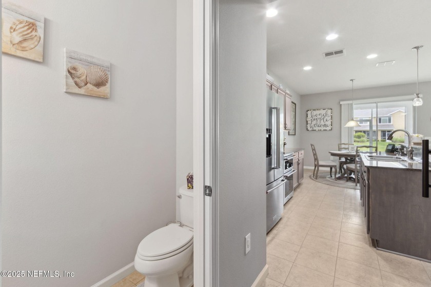 This beautifully appointed townhouse is super clean &amp; move-in - photo 13