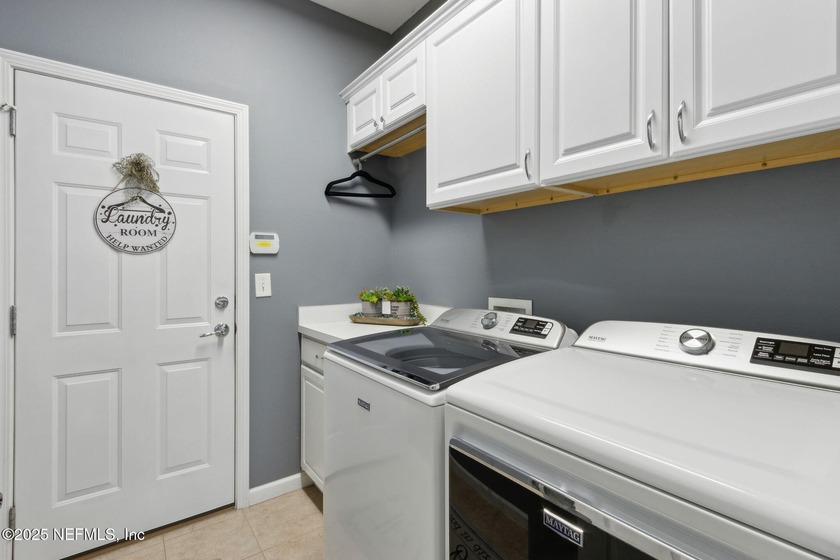 This beautifully appointed townhouse is super clean &amp; move-in - photo 14
