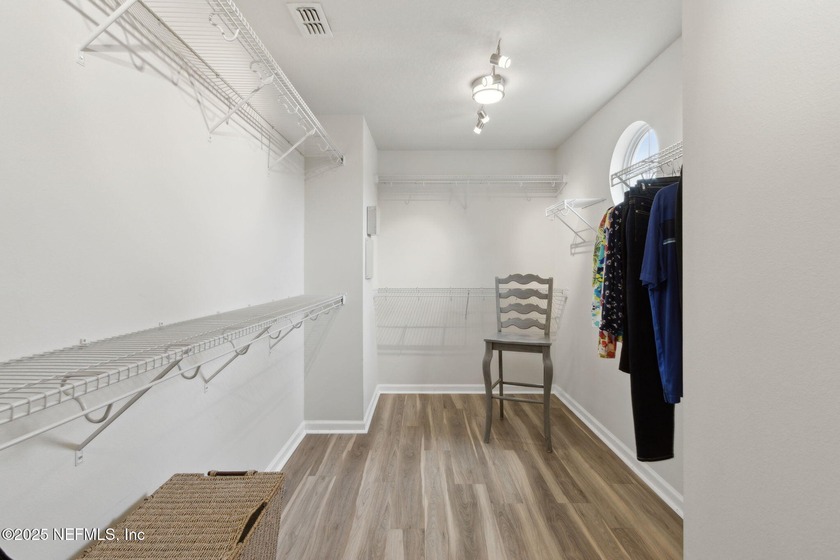 This beautifully appointed townhouse is super clean &amp; move-in - photo 19