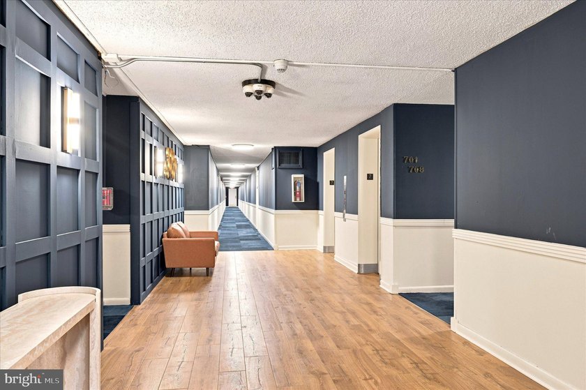 Welcome home to this bright 2 bedroom, 1 bath condo in Radnor - photo 3