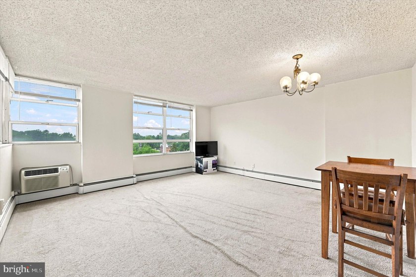 Welcome home to this bright 2 bedroom, 1 bath condo in Radnor - photo 4