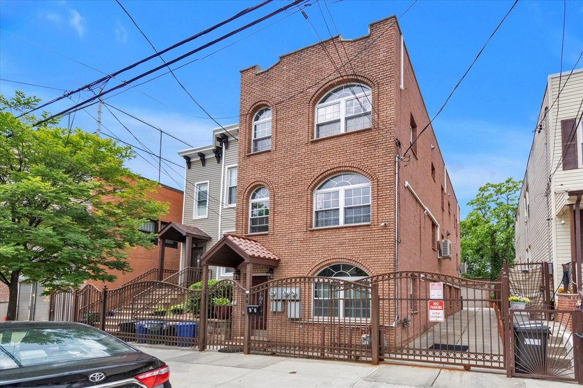 Introducing 90 Milford Street-a beautifully maintained and - photo 25
