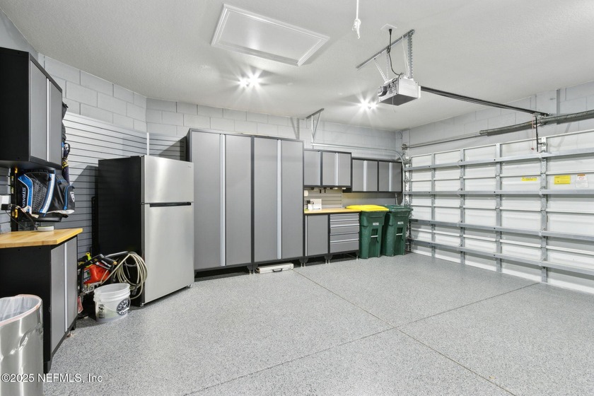 This beautifully appointed townhouse is super clean &amp; move-in - photo 25