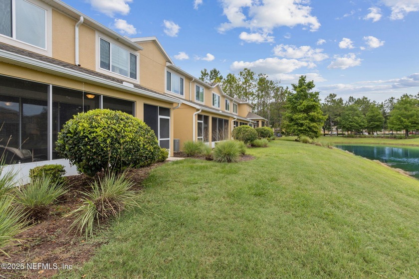This beautifully appointed townhouse is super clean &amp; move-in - photo 28