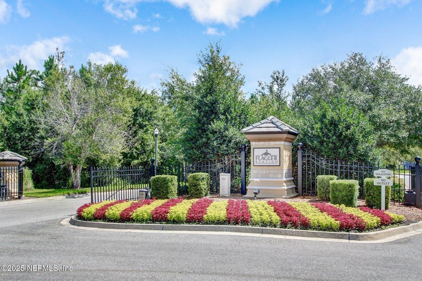 This beautifully appointed townhouse is super clean &amp; move-in - photo 30