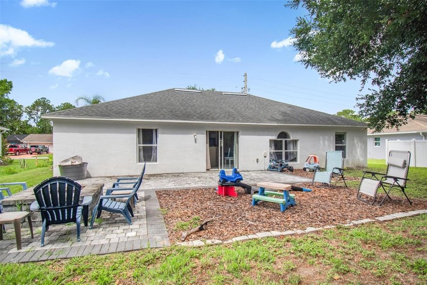 Opportunity awaits at 195 Parkview Drive in Palm Coast! This - photo 2