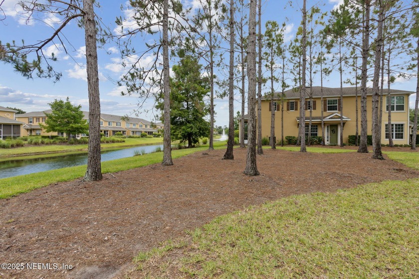 This beautifully appointed townhouse is super clean &amp; move-in - photo 35