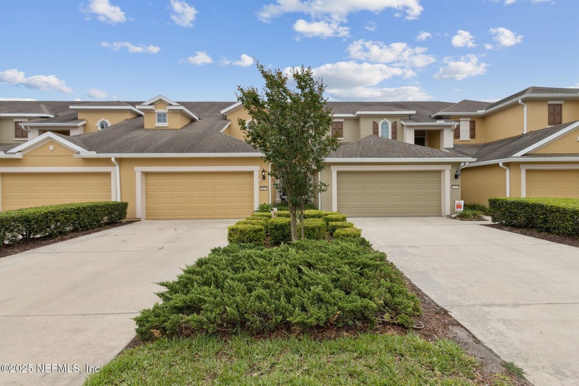 This beautifully appointed townhouse is super clean &amp; move-in - photo 36