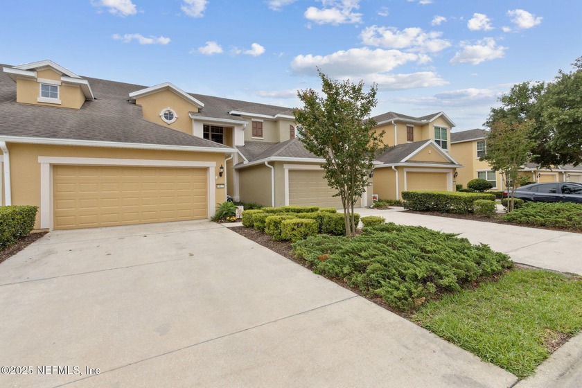 This beautifully appointed townhouse is super clean &amp; move-in - photo 37