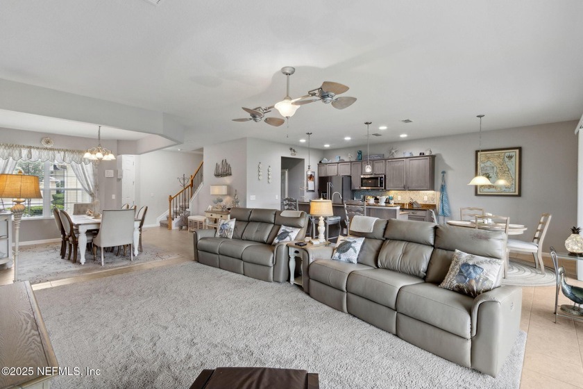 This beautifully appointed townhouse is super clean &amp; move-in - photo 43