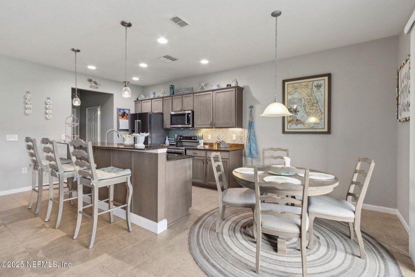 This beautifully appointed townhouse is super clean &amp; move-in - photo 44