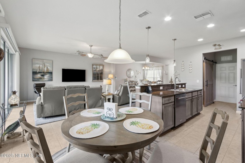 This beautifully appointed townhouse is super clean &amp; move-in - photo 46
